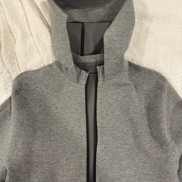 Lululemon men’s grey jacket - Picture 2 of 3